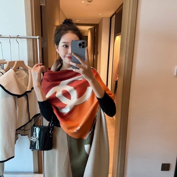 <AUTHENTIC>CHANEL Scarf
